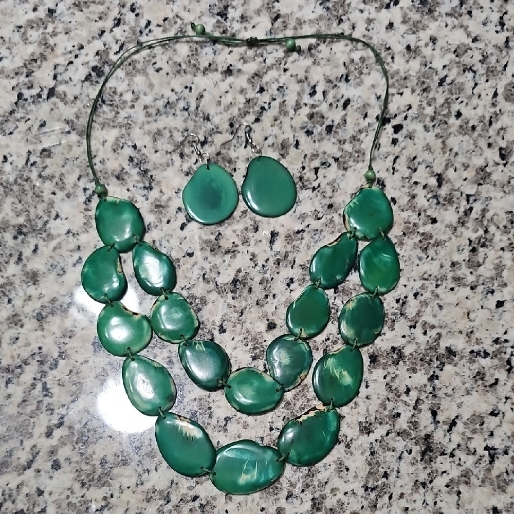 Elegant Green Necklace and Earring Set
